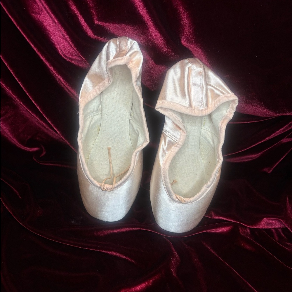 Suffolk Spotlight Pointe Shoes 6.5X • Brand New
